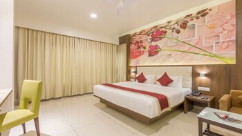 Sai International Hotel Guestroom