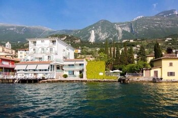 Hotel Vega Lake View