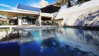 94 On Roger Infinity Pool