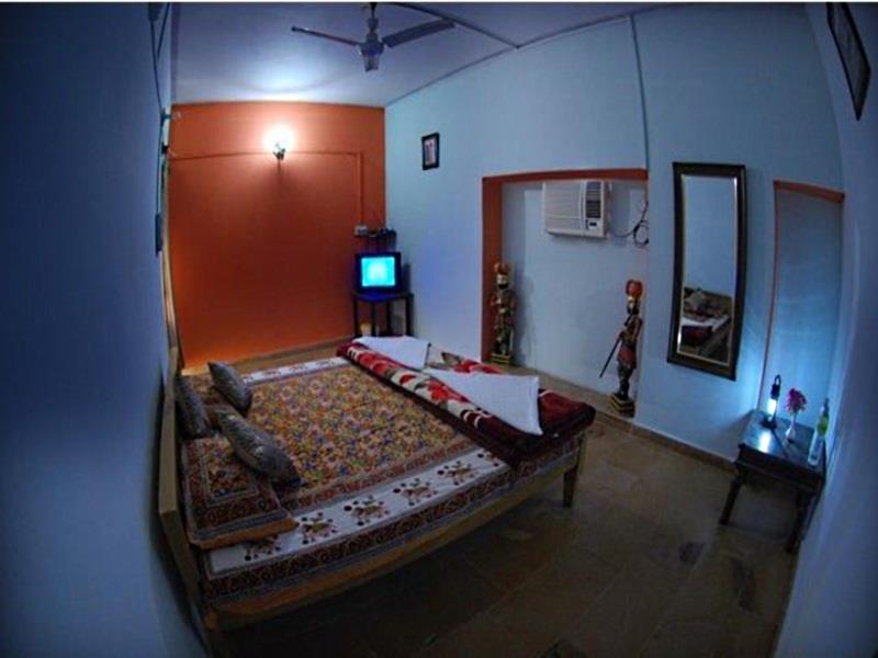 Amar Garh Hotel 