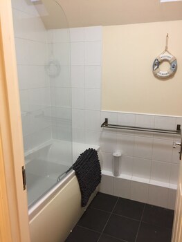 4 Varis Apartments (۴ واریس آپارتمنتس) Bathroom