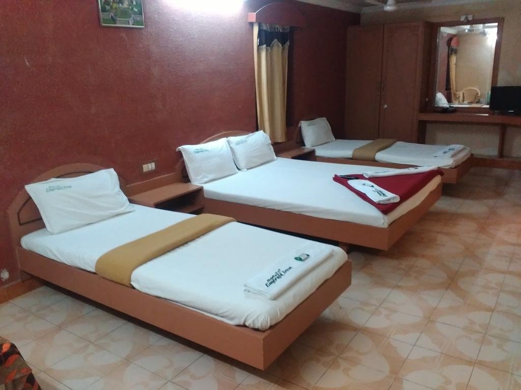 Hotel Emeralddove 