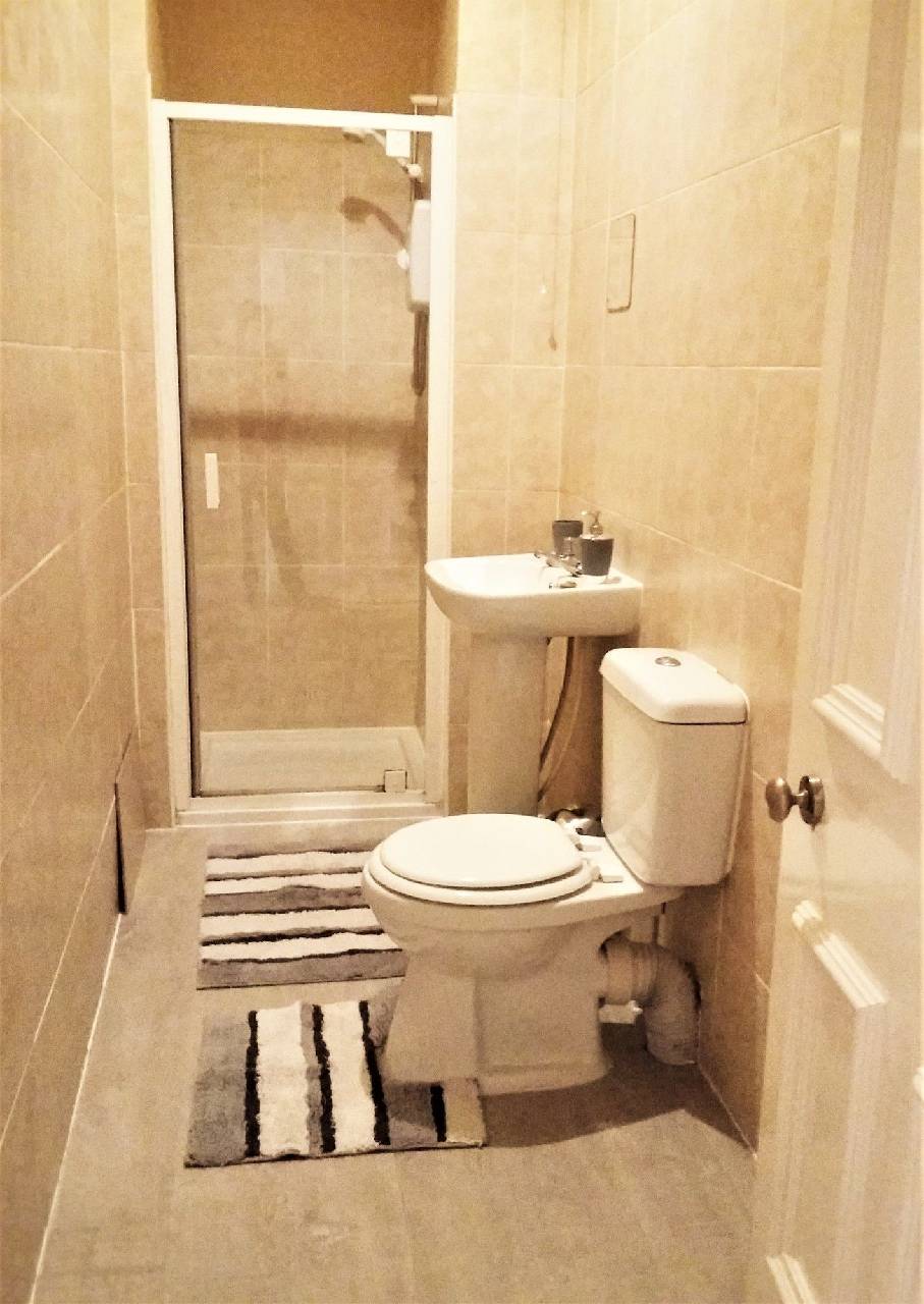 Large 3 Bed West End Apartment 
