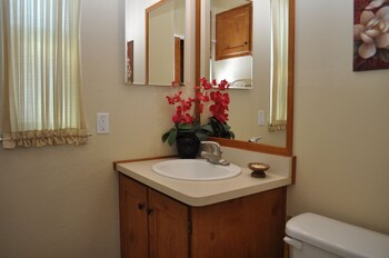 Las Vegas Rv Resort (لاس وگاس رو ریزورت) Bathroom