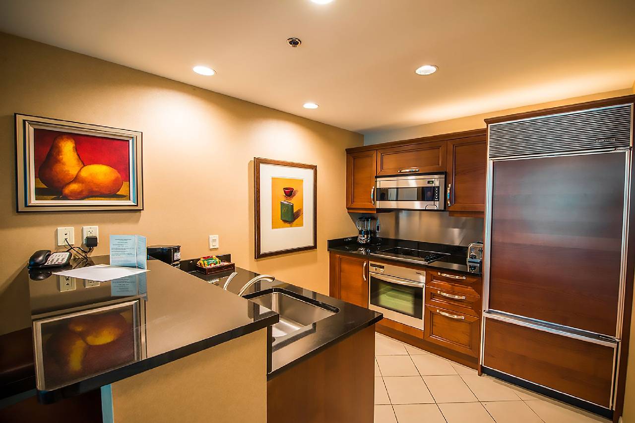 Aaa Suite At The Signature Condo Hotel 