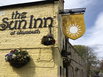 The Sun Inn Alnmouth ( سان این آلنموت) Hotel Front