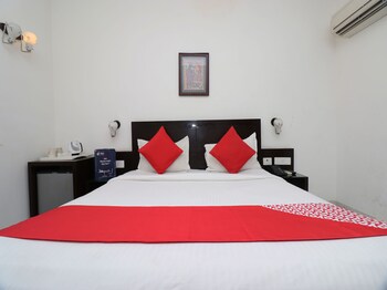 Oyo 22833 Laalmati Castle Guestroom