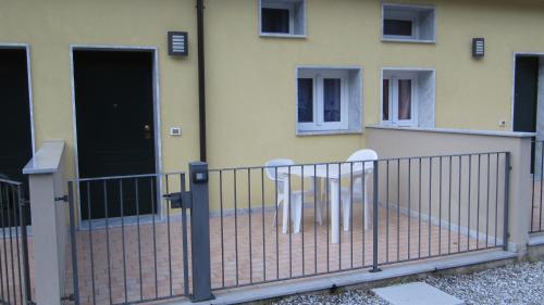 Casetta Romantica Viola Lerici 