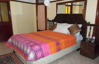 White Rose Lodge Guestroom