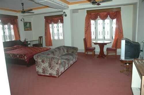 Hotel Golmaheem 