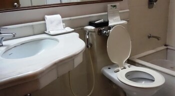 Regent Hotel Andheri (رجنت هتل آندهری) Bathroom