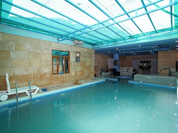 Oyo 1397 Rana Villa Indoor Pool