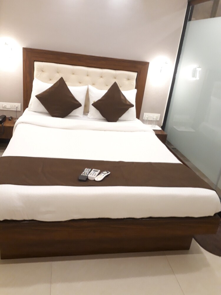 Garden Creek Residency Guestroom