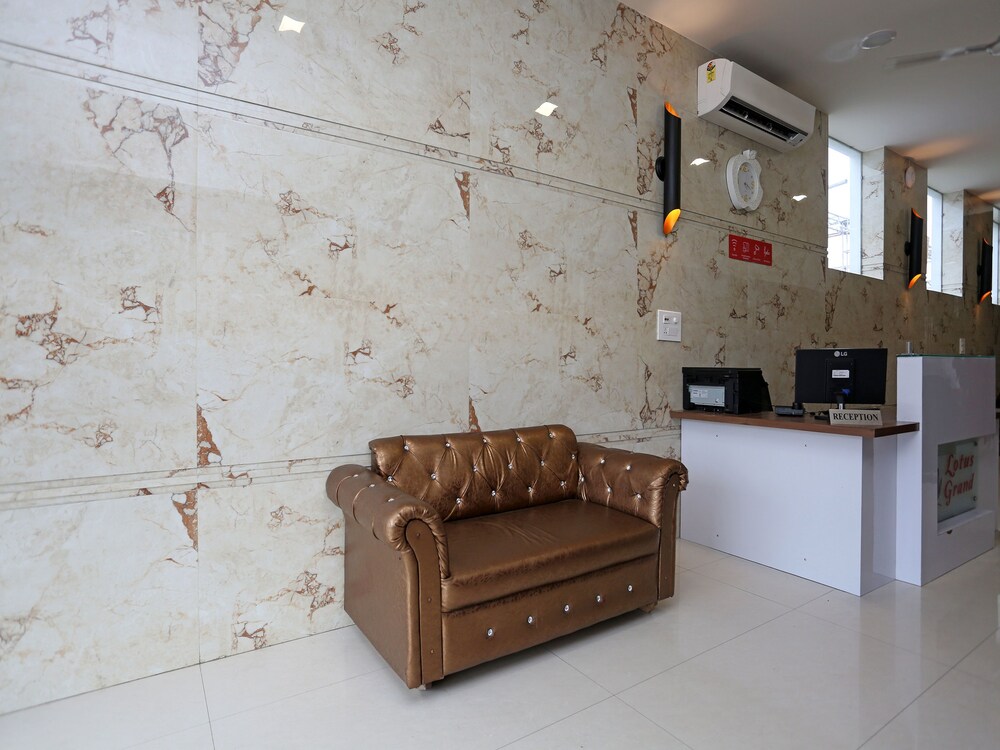 Oyo 16768 Hotel Lotus Grand Lobby