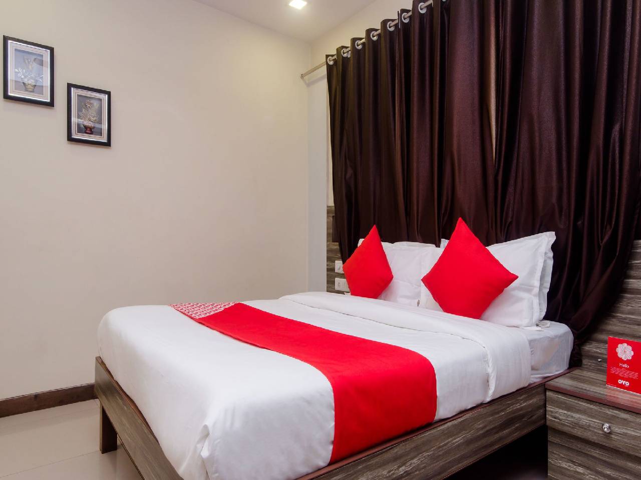 Oyo 11855 Phoenix Hotel 