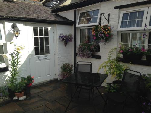 Courtyard Cottage 