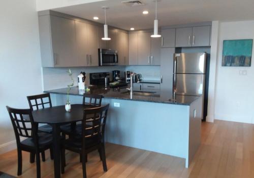 The Tremont 308 ( ترمونت ۳۰۸) 