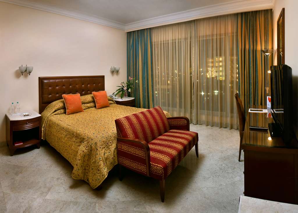 The Lalit Mumbai Airport Guest room