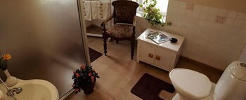 Lymond House Bathroom