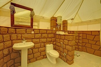 Om Desert Resort Bathroom