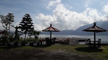 Batur Lakeside Huts 