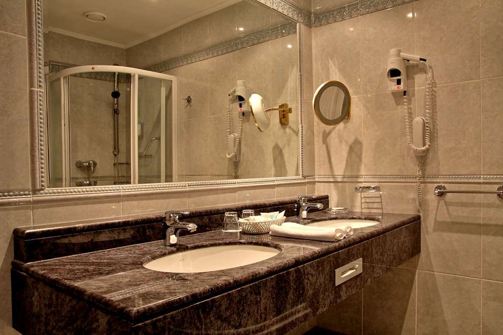 Esplanade Spa & Golf Resort (اسپلاناد اسپا و گلف ریزورت) Bathroom 2_TOP CCL Hotel Esplanade Spa and Golf Resort Marienbad