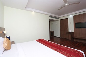 Oyo 9580 Hotel Garnet Inn Guestroom