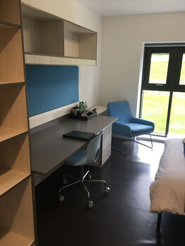The Jean Muir Student Village ( جین مویر استودنت ویلاج) In-Room Amenity