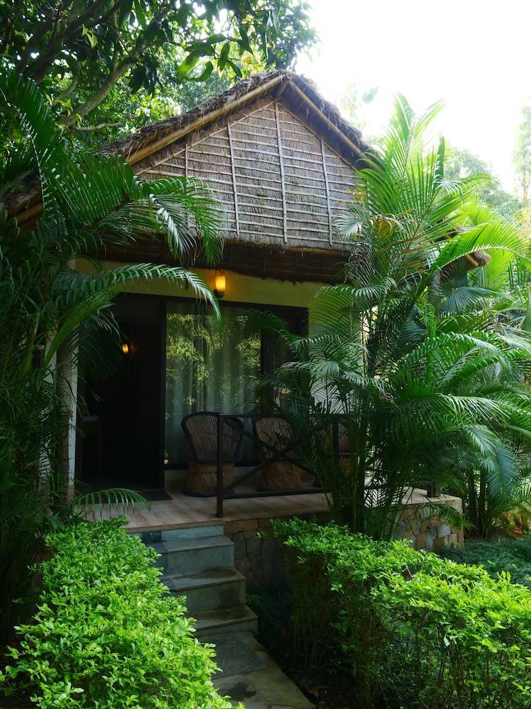 Iris Resort And Spa Exterior