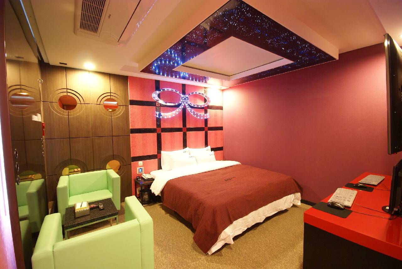 Ava Hotel Changwon (آوا هتل چانگوون) 