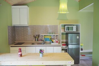 Seogwipo Seongsan Evergreen Pension In-Room Kitchenette
