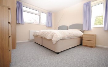Still Waters Emsworth 205652 Guestroom