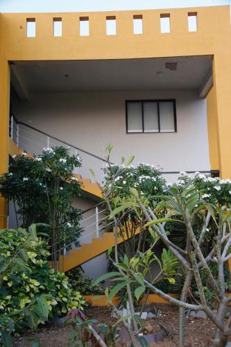 The Yellow Retreat 