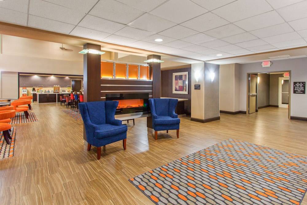 Hampton Inn & Suites Merced - photo 3