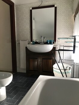 Prestige Superior Splitted Flat Bathroom