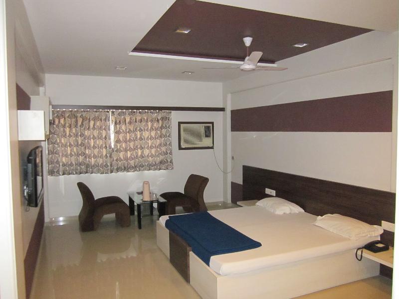 Oyo 14235 Hotel Ostria 