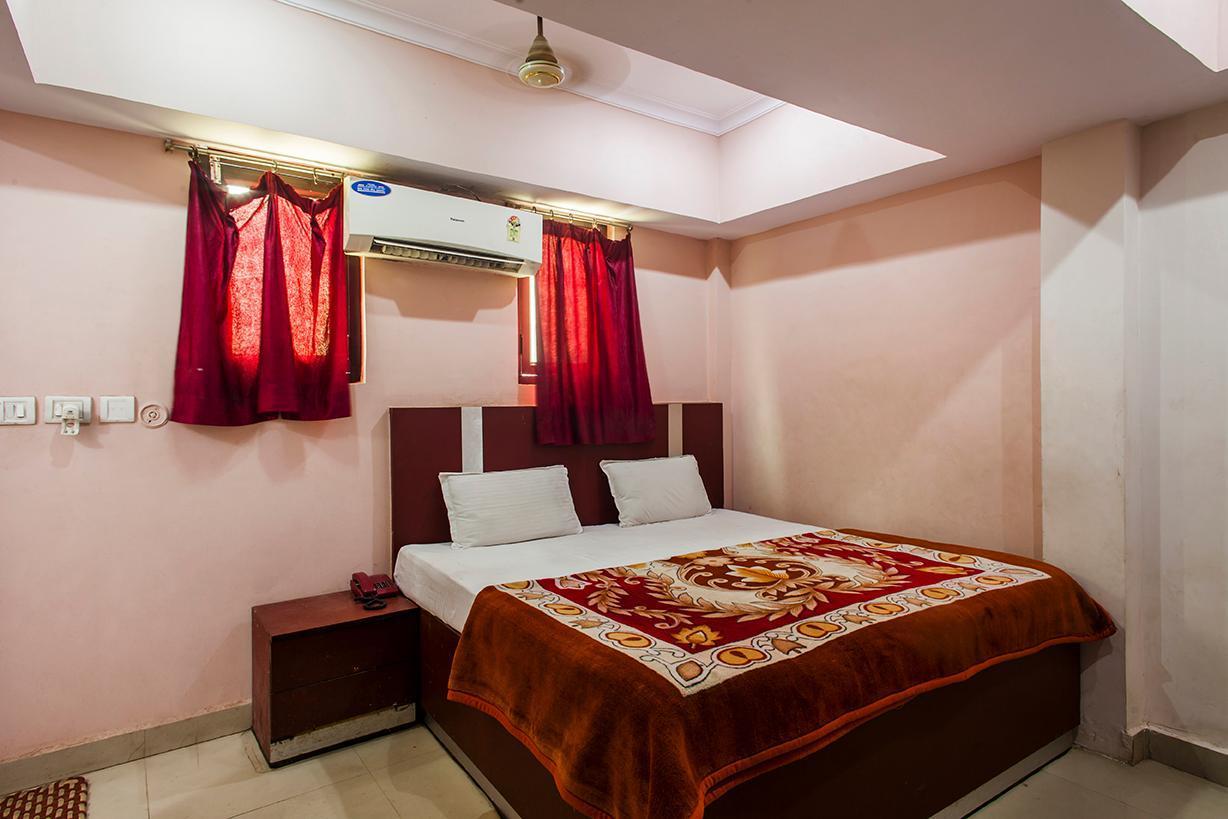 Hotel Vrinda Palace Seva Dham 