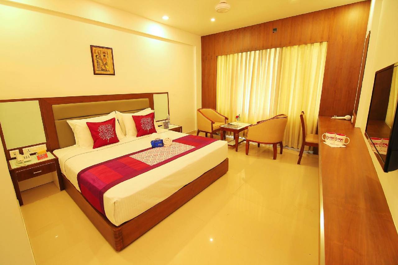 Oyo Premium Alleppey Iron Bridge 
