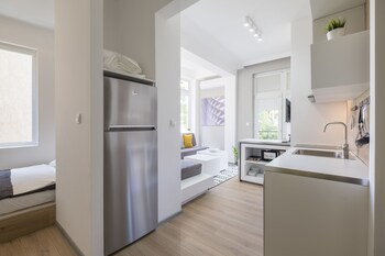 Bluewaveplace Contemporary Home In Center Of Sofia In-Room Kitchen