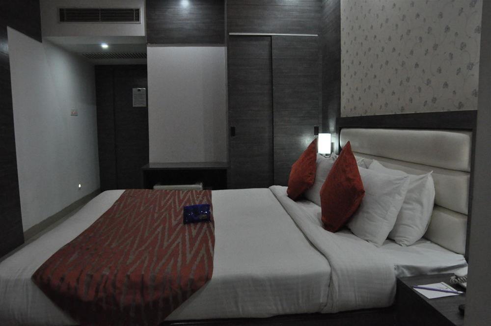Oyo Premium Gwalior City Centre 