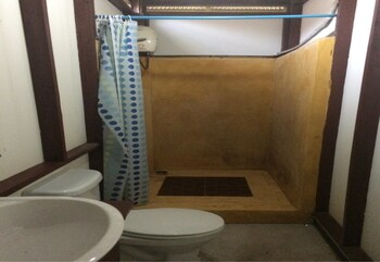 Kuraburi Resort Bathroom