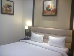 Hotel Hyphen Premier 