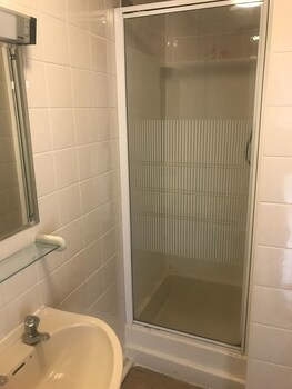 Ocean Waves Hotel Bathroom