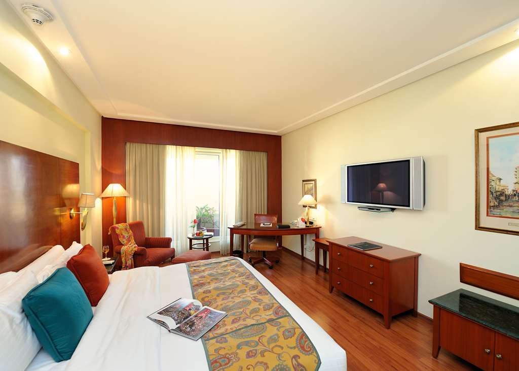 The Lalit Mumbai Airport Guest room