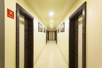 Oyo 10078 Hotel Shriniwas Executive (اویو ۱۰۰۷۸ هتل شرینیواس اگزکیوتیو) Hallway