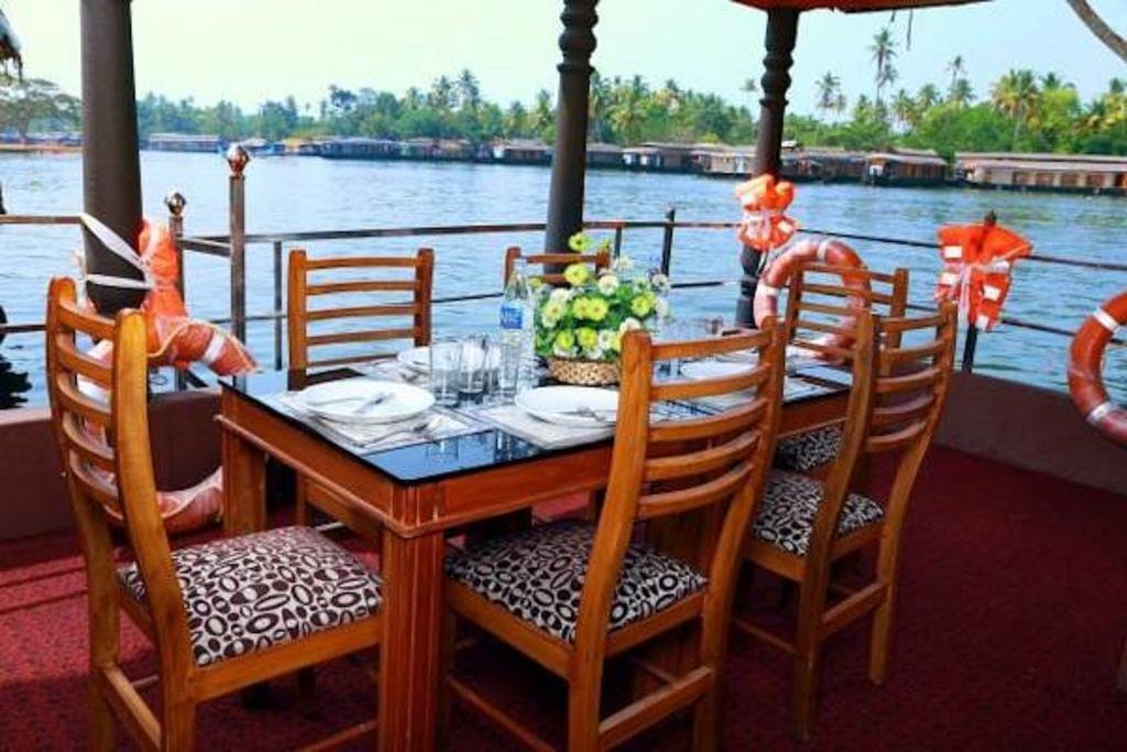 Desire Cruises Houseboat 