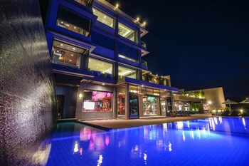 Two Seasons Coron Bayside Hotel (توو سیزنس كورون بیسید هتل) Pool