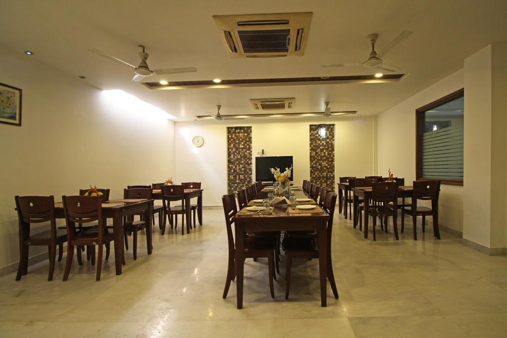 Mint Sarojville Suites 