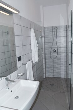 Etna In Centro Bathroom