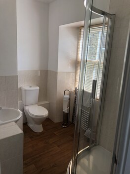 The Sun Inn Alnmouth ( سان این آلنموت) Bathroom